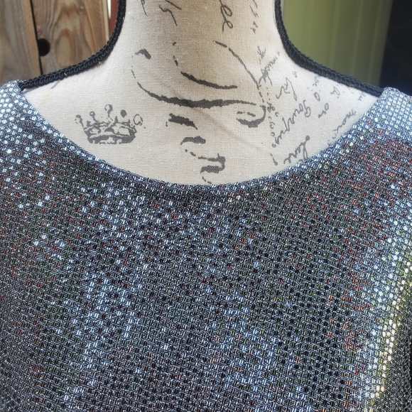 Connected Apparel Women's Silver Sequin Sparkly Top Size 3X - Picture 4 of 6